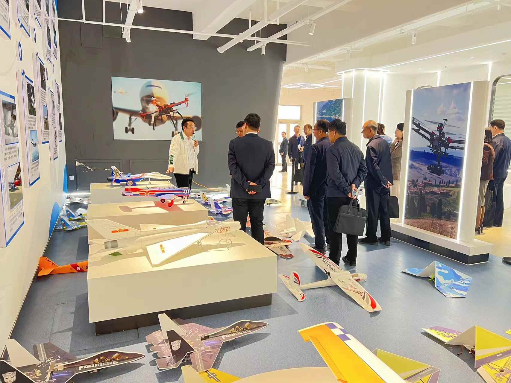 新疆無人機的航拍培訓<a href=http://dg.wywd.net/tags/jiaocheng/ target=_blank class=infotextkey>教程</a>分享