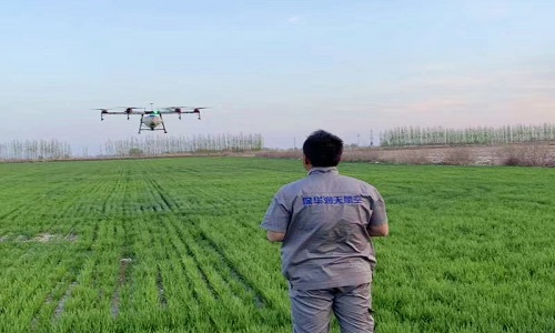 新疆無人機培訓(xùn)引領(lǐng)農(nóng)業(yè)新潮流，保華潤天航空無人機應(yīng)用技術(shù)
