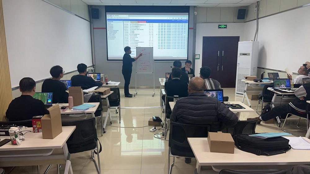 【新疆無人機培訓】2024年低空經濟元年：考證熱潮席卷全國！-保華潤天航空