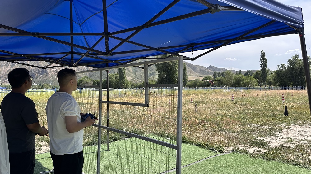 無人機培訓哪家強？新疆保華潤天為應屆生鋪就就業路