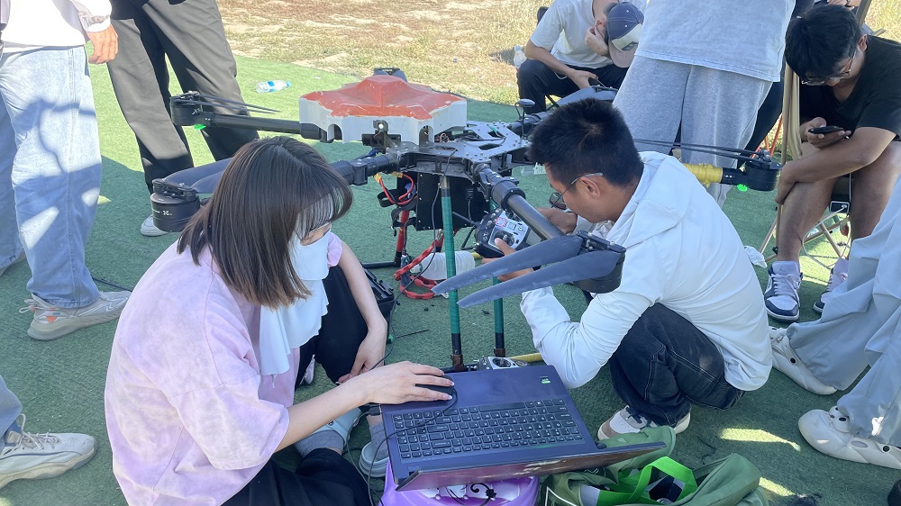 新疆無人機(jī)培訓(xùn) | 新疆無人機(jī)行業(yè)爆發(fā)下的保華潤天航空 CAAC 執(zhí)照課程探秘