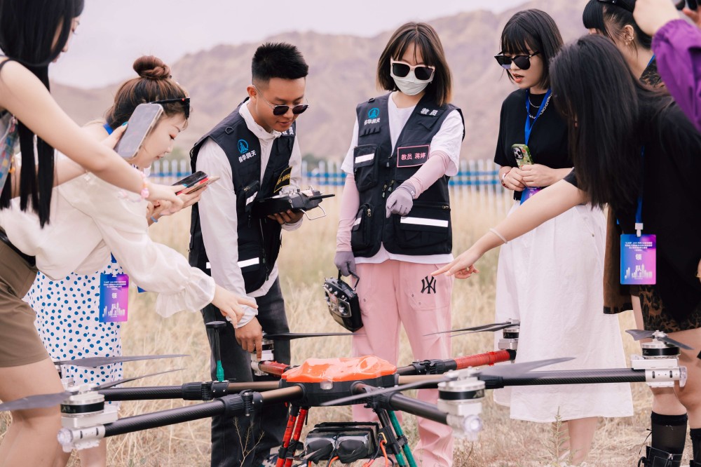 [新疆無人機培訓]手持 CAAC 無人機執照入伍的軍旅新機遇