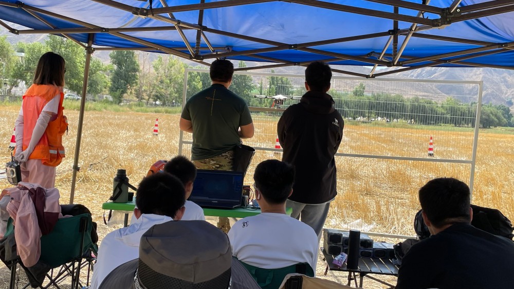 把創(chuàng)意“飛”出來！新疆保華潤天無人機培訓(xùn)：你最酷的創(chuàng)作伙伴