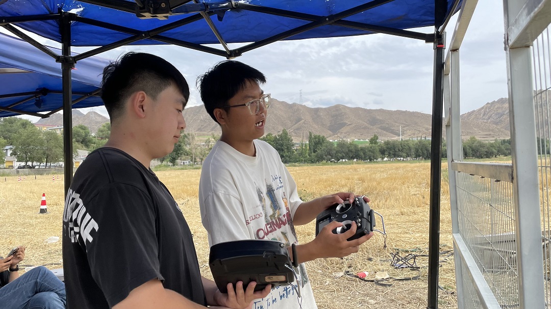 把創(chuàng)意“飛”出來！新疆保華潤天無人機培訓(xùn)：你最酷的創(chuàng)作伙伴